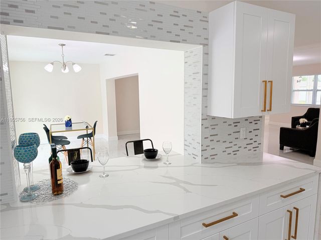 4241 Thomas St, Hollywood, FL 33021