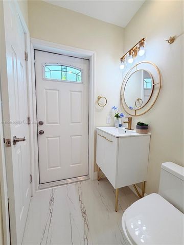 4241 Thomas St, Hollywood, FL 33021