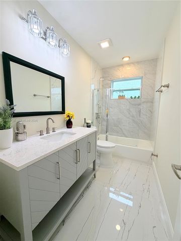 4241 Thomas St, Hollywood, FL 33021