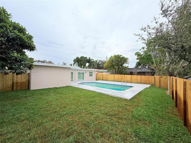 4241 Thomas St, Hollywood, FL 33021