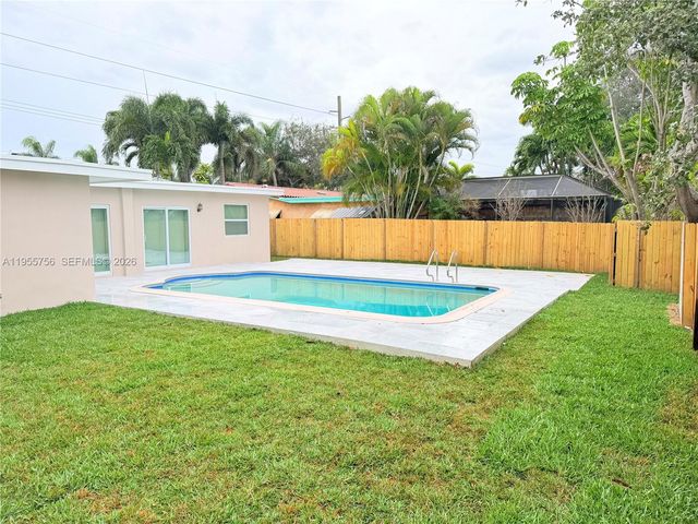 4241 Thomas St, Hollywood, FL 33021