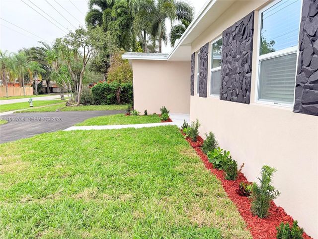 4241 Thomas St, Hollywood, FL 33021