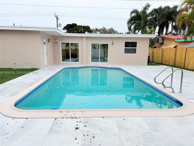 4241 Thomas St, Hollywood, FL 33021
