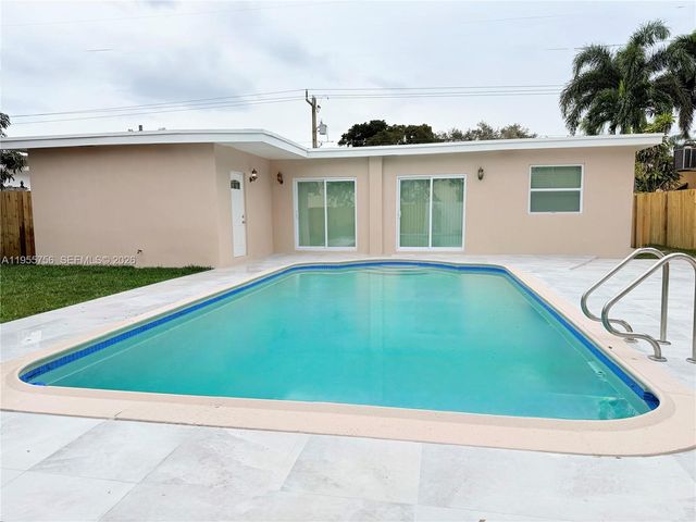 4241 Thomas St, Hollywood, FL 33021