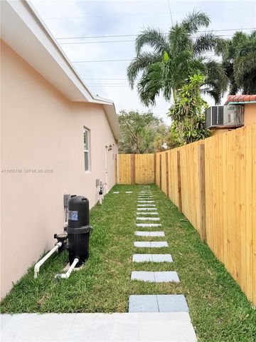 4241 Thomas St, Hollywood, FL 33021