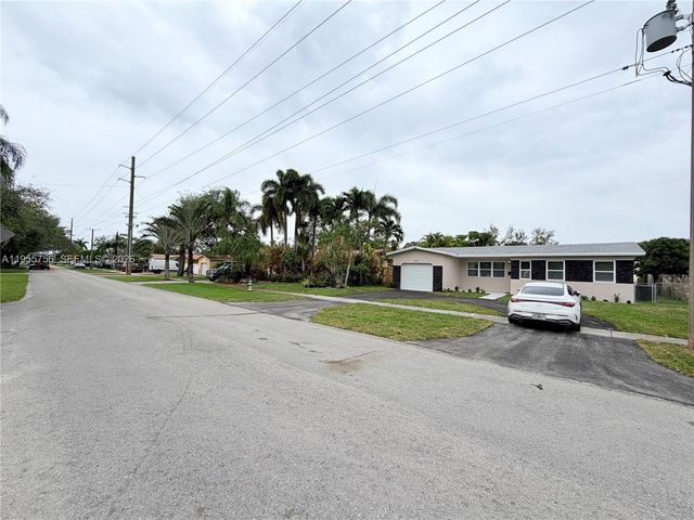 4241 Thomas St, Hollywood, FL 33021