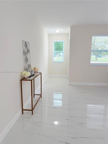 4241 Thomas St, Hollywood, FL 33021