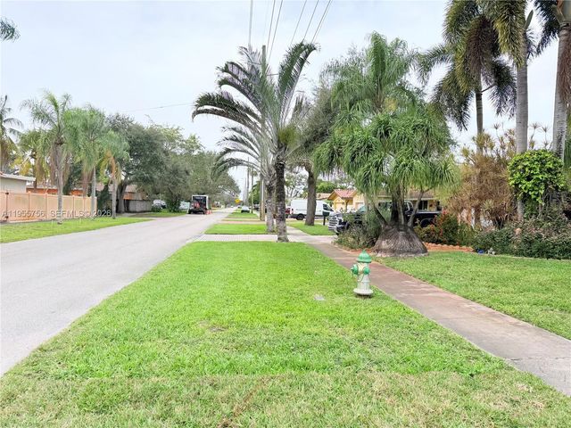 4241 Thomas St, Hollywood, FL 33021