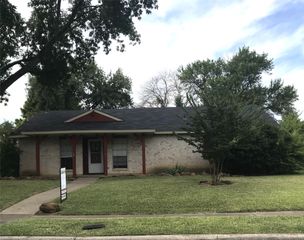 1326 Beechwood Drive, Lewisville, TX 75067