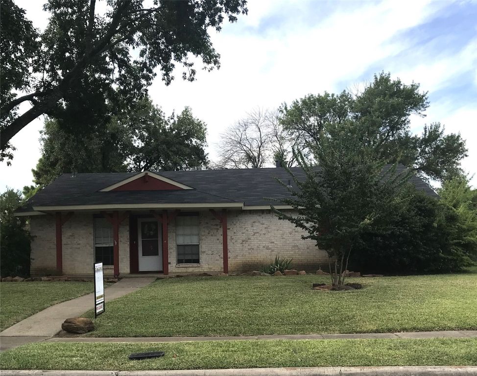 1326 Beechwood Drive, Lewisville, TX 75067