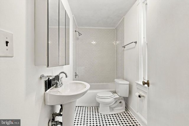 410 FARNSWORTH AVE, Bordentown, NJ 08505