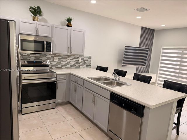 9330 W 33rd Ave, Hialeah, FL 33018