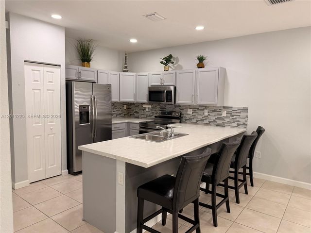 9330 W 33rd Ave, Hialeah, FL 33018