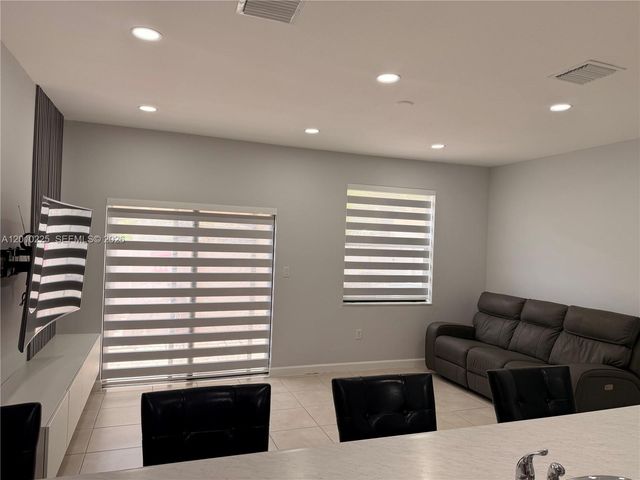 9330 W 33rd Ave, Hialeah, FL 33018