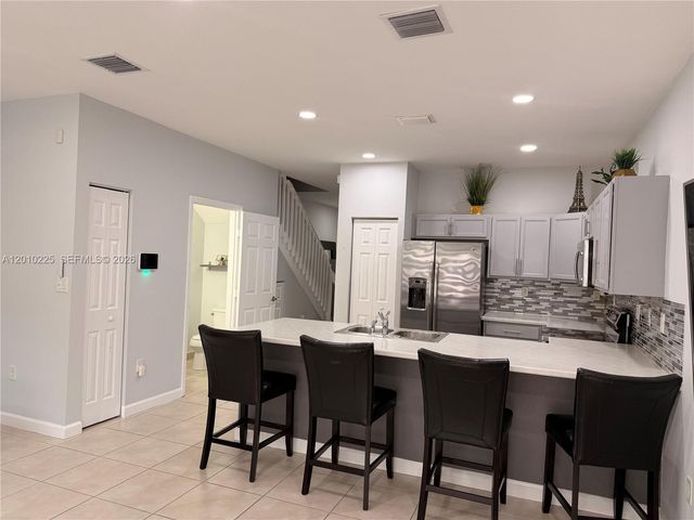 9330 W 33rd Ave, Hialeah, FL 33018