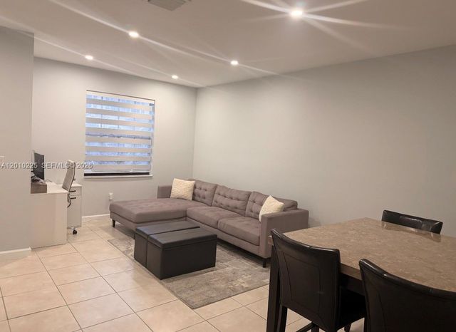 9330 W 33rd Ave, Hialeah, FL 33018