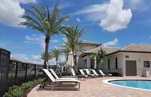 9330 W 33rd Ave, Hialeah, FL 33018