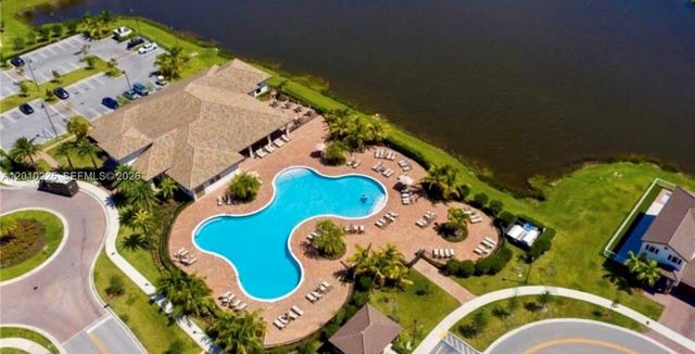 9330 W 33rd Ave, Hialeah, FL 33018