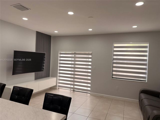 9330 W 33rd Ave, Hialeah, FL 33018