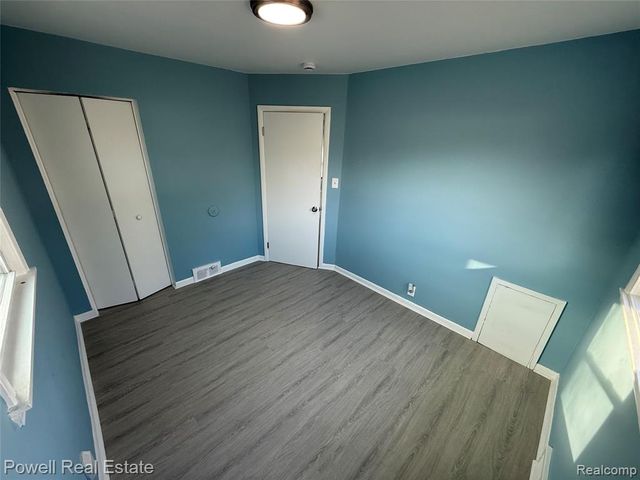 725 Emerson Avenue, Pontiac, MI 48340