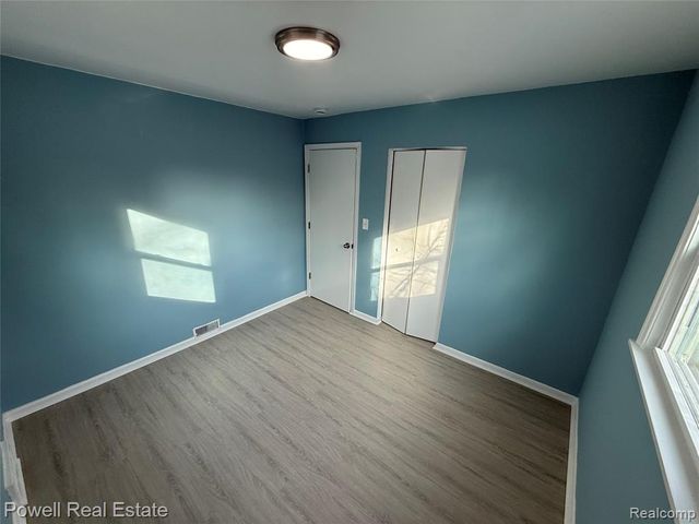 725 Emerson Avenue, Pontiac, MI 48340