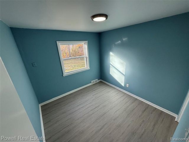 725 Emerson Avenue, Pontiac, MI 48340