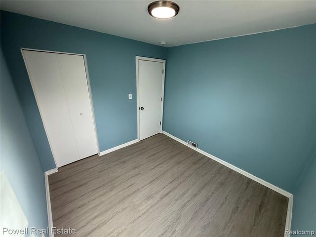 725 Emerson Avenue, Pontiac, MI 48340