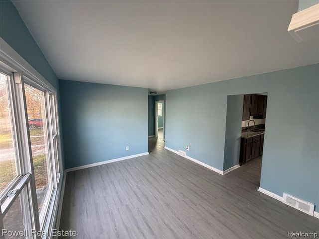 725 Emerson Avenue, Pontiac, MI 48340