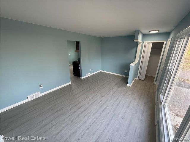 725 Emerson Avenue, Pontiac, MI 48340