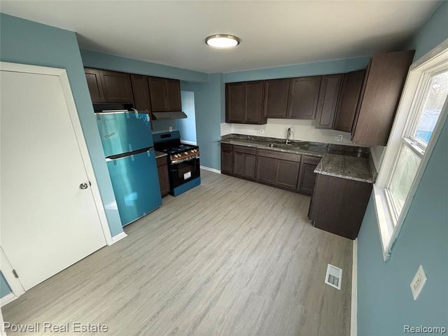 725 Emerson Avenue, Pontiac, MI 48340