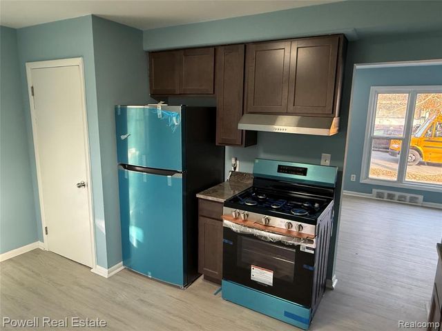 725 Emerson Avenue, Pontiac, MI 48340