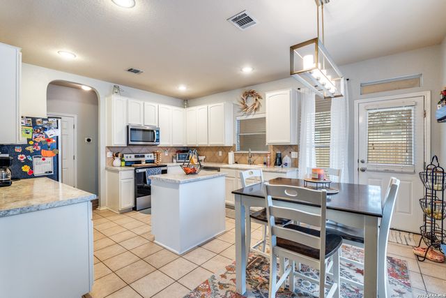 717 Fountain Gate, Schertz, TX 78108