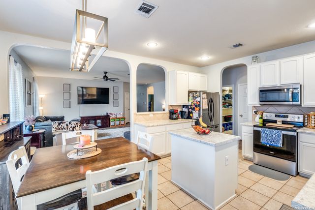 717 Fountain Gate, Schertz, TX 78108