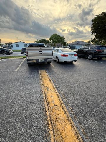 1275 W 35th St 32B, Hialeah, FL 33012