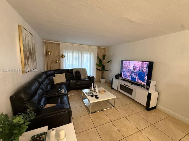 1275 W 35th St 32B, Hialeah, FL 33012