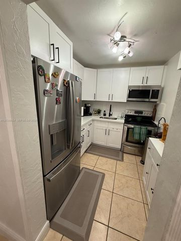 1275 W 35th St 32B, Hialeah, FL 33012