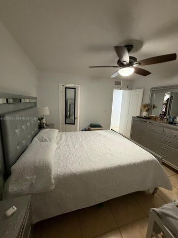1275 W 35th St 32B, Hialeah, FL 33012