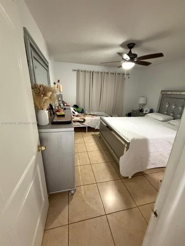 1275 W 35th St 32B, Hialeah, FL 33012