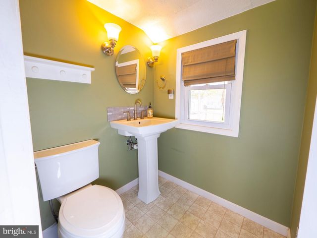 6434 MIDDLEWAY PIKE, Kearneysville, WV 25430