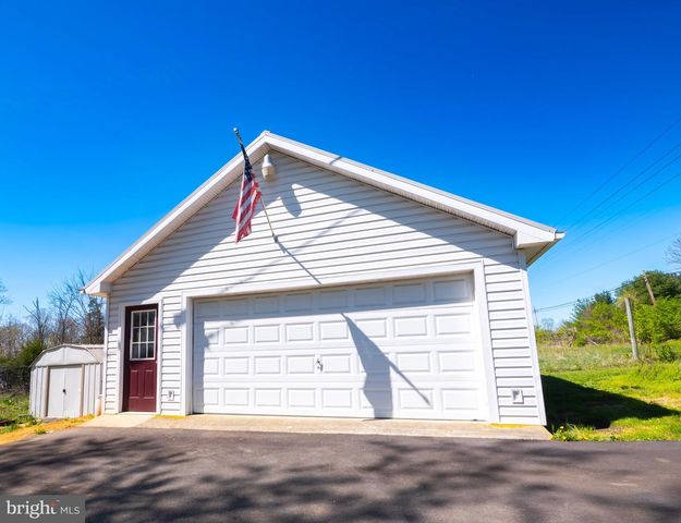 6434 MIDDLEWAY PIKE, Kearneysville, WV 25430