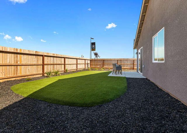 7041 Oriole Avenue, Visalia, CA 93291