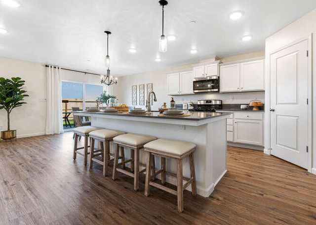 7041 Oriole Avenue, Visalia, CA 93291