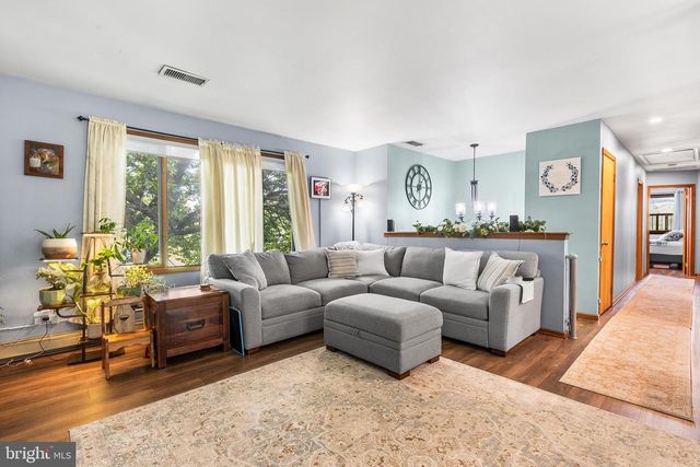 46 POPODICKON DR, Boyertown, PA 19512