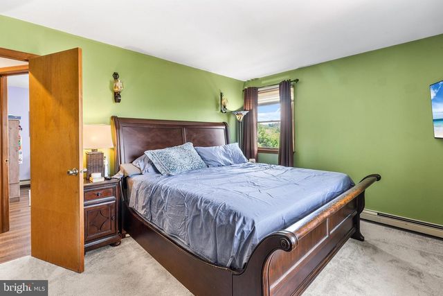 46 POPODICKON DR, Boyertown, PA 19512