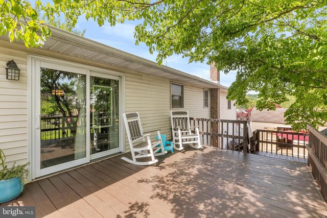 46 POPODICKON DR, Boyertown, PA 19512