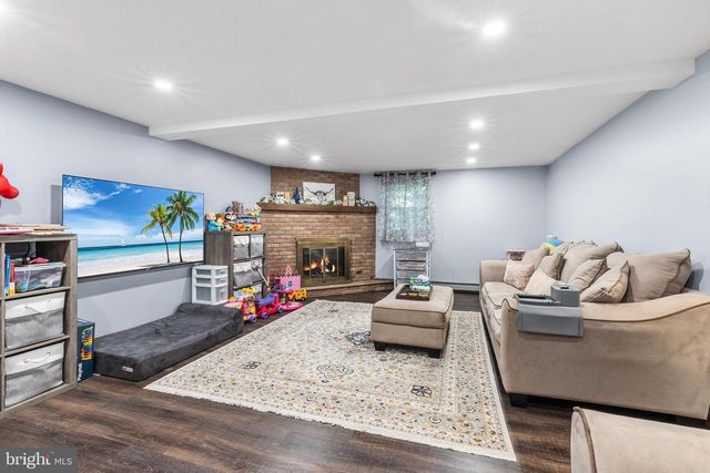 46 POPODICKON DR, Boyertown, PA 19512