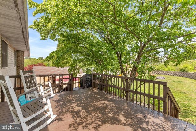 46 POPODICKON DR, Boyertown, PA 19512