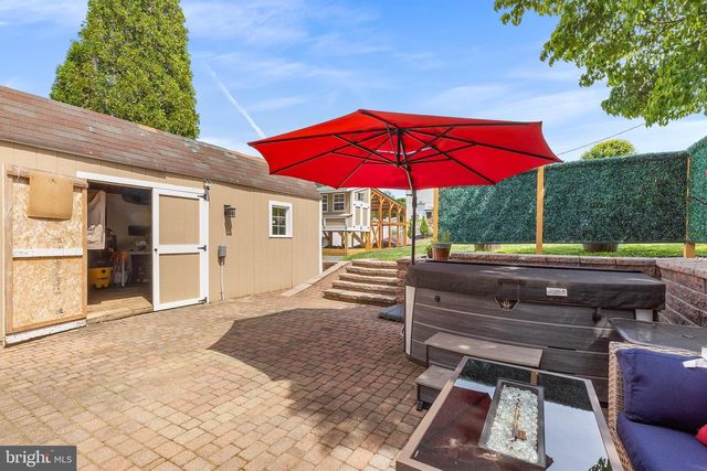 46 POPODICKON DR, Boyertown, PA 19512