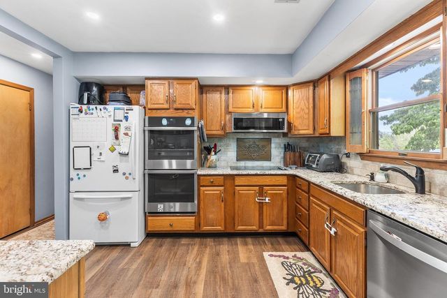 46 POPODICKON DR, Boyertown, PA 19512