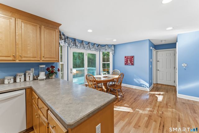 29 Narragansett Trail, Newtown, CT 06482
